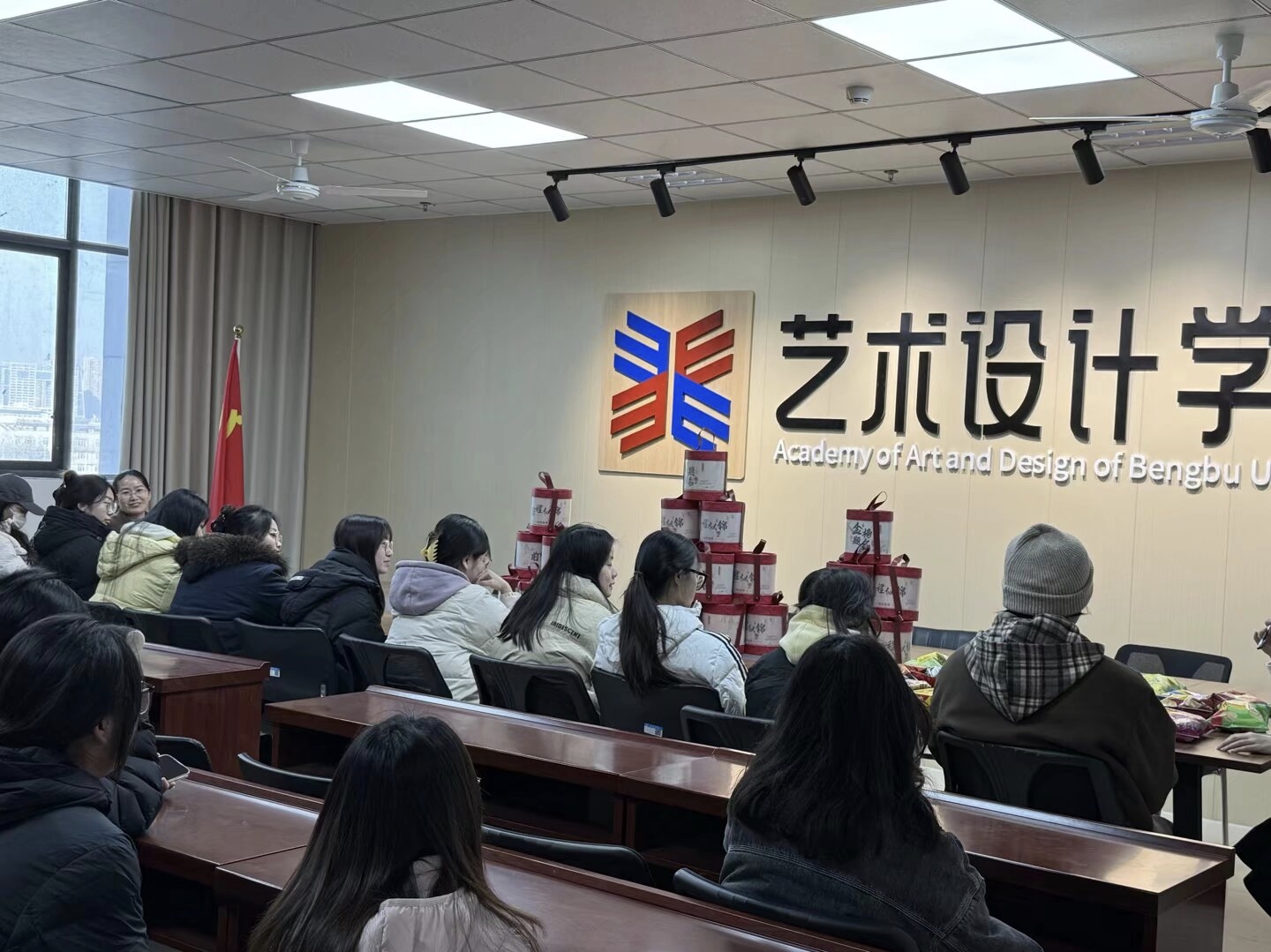 艺院关怀 研梦续航—艺术设计学院开展2026届考研学子慰问与交流活动